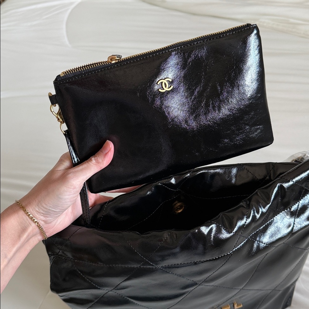 Black shoulder bag. NWT! - Picture 2 of 4